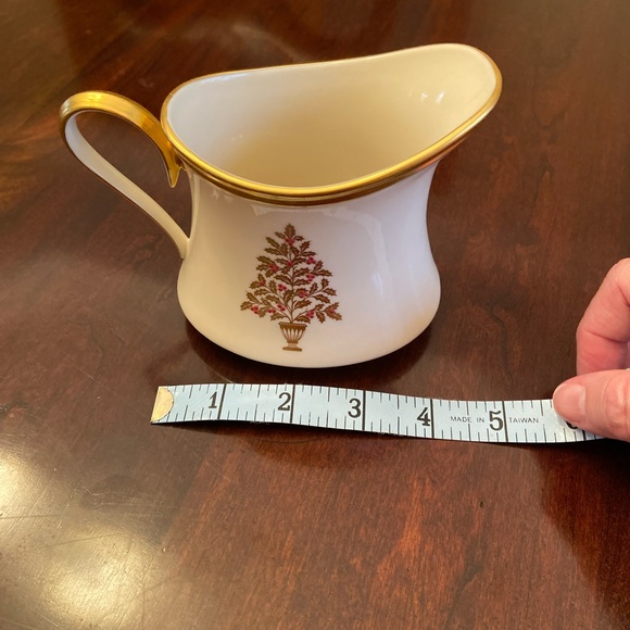 Lenox Creamer - Picture 4 of 6